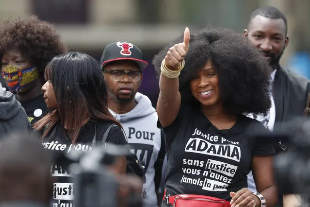 Assa Traore flashes a thumbs up during a press conference prior to a march against police brutality and racism in Paris, France, Saturday, June 13, 2020, organized by supporters of her brother Adama Traore, who died in police custody in 2016 in circumstances that remain unclear despite four years of back-and-forth autopsies. (Photo by Thibault Camus/AP Photo)