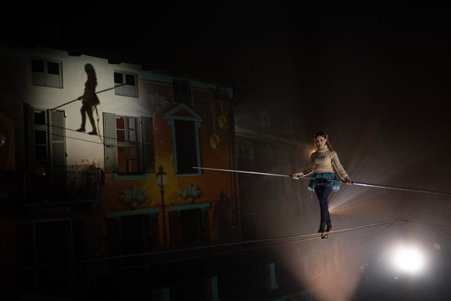 Italian tightrope walker Giulia Cammarota performs on a steel cable 100 meters long in Piazza Vittorio in Moncalieri, near Turin, on November 29, 2024. Giulia Cammarota is the only Italian female tightrope walker to walk at great heights. (Photo by Marco Bertorello/AFP Photo)