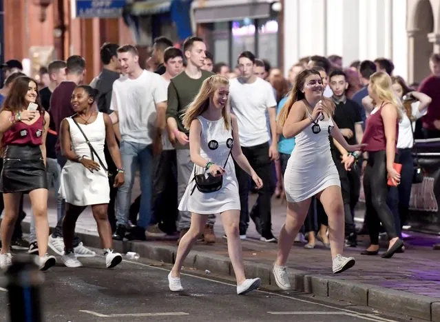 Everyone in this picture still looks relatively fresh-faced as they explore the university town of Portsmouth, Hampshire on September 21, 2016. (Photo by Paul Jacobs/PictureExclusive.com)