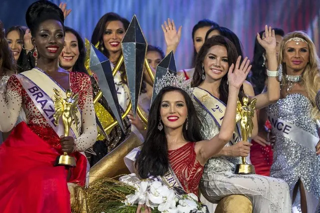 Contestant Trixie Maristela of Philippines (C) waves with other contestants after she was crowned winner of the Miss International Queen 2015 transgender/transsexual beauty pageant in Pattaya, Thailand, November 6, 2015. (Photo by Athit Perawongmetha/Reuters)