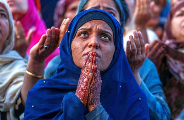 Muslim devotees pray outside the shrine of Muslim preacher and Sufi saint, Sheikh Syed Abdul Qadir Jeelani, as the head priest of the shrine displays his relics on the Friday following the Urs (death anniversary) of the saint in Srinagar, the summer capital of Indian Kashmir, 10 October 2025. Thousands of devotees thronged to the shrine housing the relic of the saint, during their 11-day festival to mark the death anniversary of the 11th and 12th-century Sufi mystic saint. (Photo by Farooq Khan/EPA)