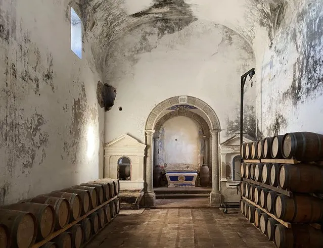 Food Photographer of the Year (USA) – British & American Chapel Barrel Room Fitapreta Vinhos Alentejo Portugal. “The beauty of the Chapel Barrel Room (the building dates back to the mid 1390’s) at Fitapreta Vinhos early one evening compelled me to capture its pure serenity. I suppose any chapel should evoke such compulsion in one, whether full of perfectly stacked barrels or not”. (Photo by David Sawyer/Pink Lady Food Awards 2023)