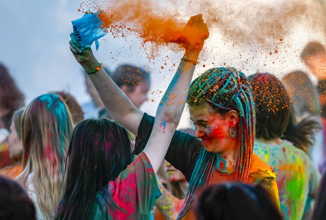 Visitors throw colored powder over each other as they attend the 9th annual festival Day of India in Moscow, Russia, 15 August 2024. The festival Day of India is a colorful celebration of Indian culture. The event kicked off on India's Independence Day and will continue until 18 August 2024. India declared its independence from British rule on 15 August 1947. (Phoot by Yuri Kochetkov/EPA)