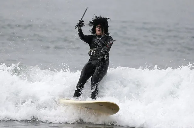 Heather Blanda, 32, competes dressed as “Edward Scissorhands” in the ZJ Boarding House Halloween Surf Contest in Santa Monica, California October 26, 2013. (Photo by Lucy Nicholson/Reuters)