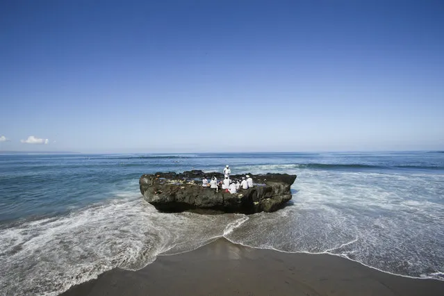 Balinese Hindu devotees attend the cleansing ceremony “Melasti” at a beach in Canggu, Bali, Indonesia, March 18, 2015. Hindus hold the ceremony to clean their souls before celebrating Nyepi Day, the Balinese Day of Silence, that marks Balinese Hindu new year on March 21. During The Nyepi Day, Hindus on the island of Bali are not allowed to travel, work, light lamps, cook or do any other activities. (Photo by Made Nagi/EPA)