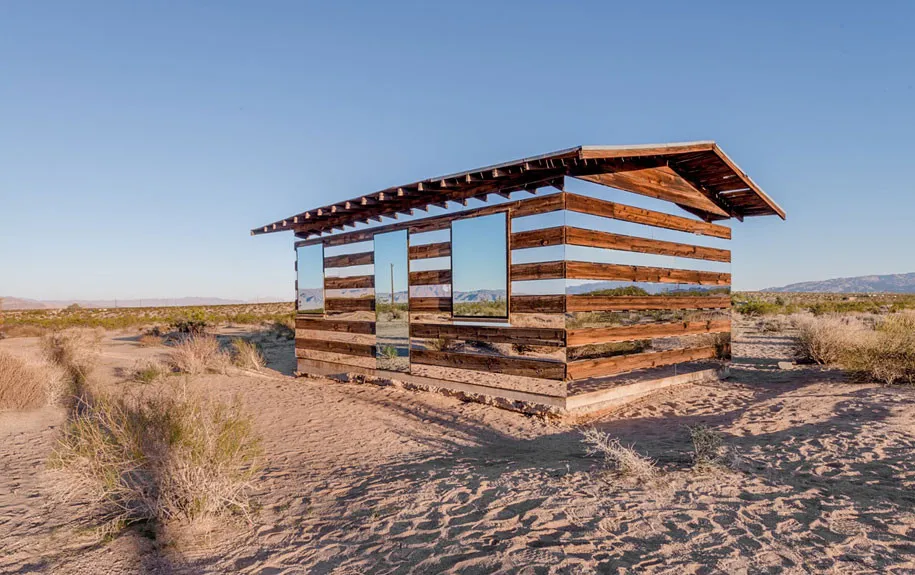 House of Mirror in the Californian Desert, USA