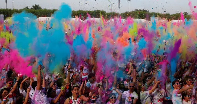 People throw in the air different coloured powders as they celebrate during a “Color Manila Run” event in Manila, Philippines January 8, 2017. (Photo by Erik De Castro/Reuters)