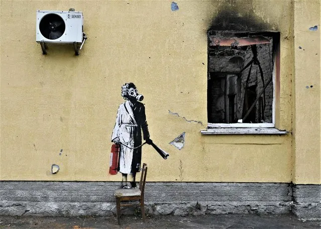This photograph taken on November 16, 2022 shows a graffiti made by Banksy on the wall of a destroyed building in the town of Gostomel, near Kyiv, amid the Russian invasion of Ukraine. (Photo by Genya Savilov/AFP Photo)