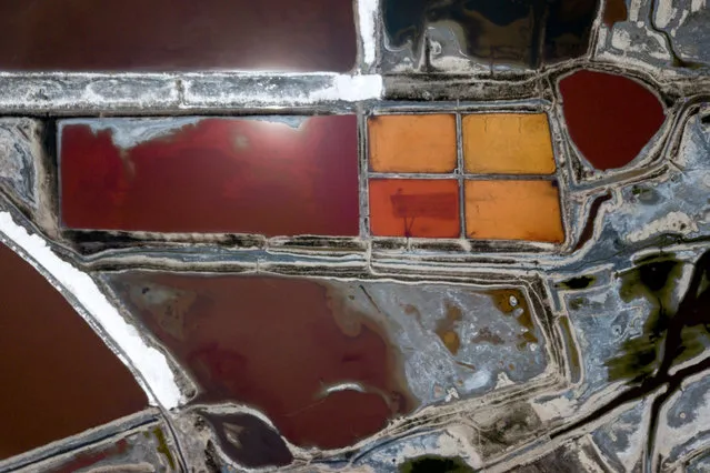 Aerial view of the colorful Salt Lake in hot summer on July 3, 2019 in Yuncheng, Shanxi Province of China. Colors of the Salt Lake change due to recent high temperatures. (Photo by Wei Liang/China News Service/VCG via Getty Images)