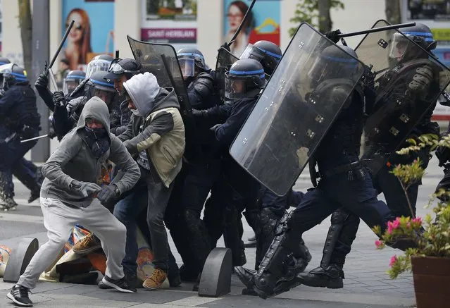 French riot police officers clash with protestors during a demonstration against the French labour law proposal in Nantes, France, as part of a nationwide labor reform protests and strikes, April 28, 2016. (Photo by Stephane Mahe/Reuters)