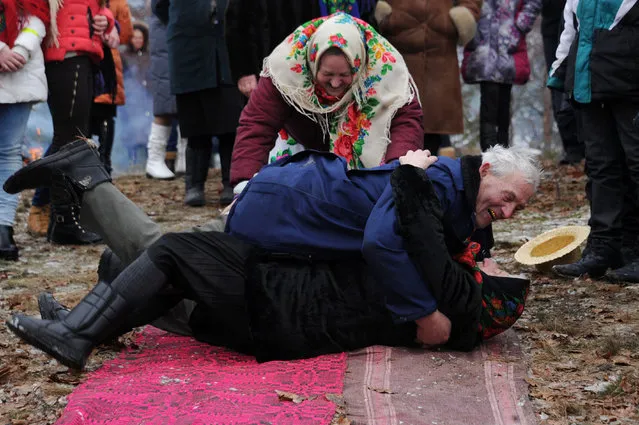 Villagers roll over as they take part in a Chyrachka rite during the Maslenitsa celebration in the village of Tonezh, some 280km from Minsk, on February 26, 2017. 
Maslenitsa is an ancient farewell ceremony to winter, traditional in Belarus, Russia and Ukraine. (Photo by Sergei Gapon/AFP Photo)
