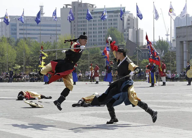 South Korean honor guard soldiers wearing traditional military uniforms demonstrate their martial arts during a weekly performance at Korea War Memorial Museum in Seoul, South Korea, Friday, May 3, 2019. The honor guard's performance resumed last Friday, April 26, as it was suspended in cold weather. Their performances in the honor guard ceremony attract foreign tourists and local visitors every year. (Photo by Ahn Young-joon/AP Photo)