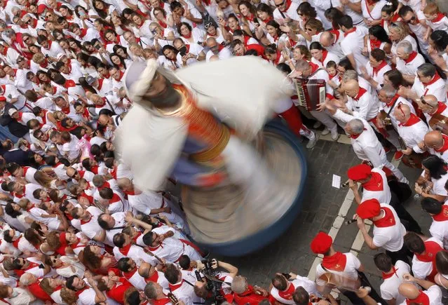 People enjoy the carnival “giant” figures in the streets of Pamplona, Navarra, northern Spain, 07 July 2022 during the Sanfermines 2022. Pamplona's Running of the Bulls, known locally as Sanfermines, resumed after a two-year hiatus due to the coronavirus disease (COVID-19) pandemic. The bull-running fiesta is held annually from 06 to 14 July in commemoration of the city's patron saint. Visitors from all over the world attend the festival. Many of them physically participate in the highlight event – the running of the bulls, or encierro – where they attempt to outrun the animals along a route through the narrow streets of Pamplona's old city. (Photo by Villar Lopez/EPA/EFE)
