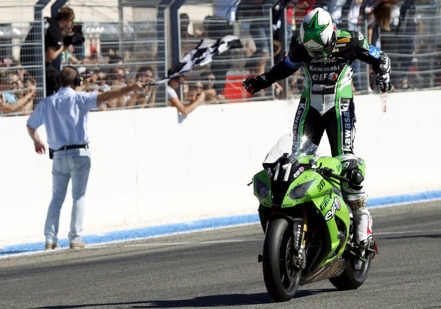 Gregory Leblanc of France crosses the finish line with his Kawasaki to win the 79th Bol d'Or motorcycle endurance race at the Paul Ricard circuit in Le Castellet, France, September 20, 2015. (Photo by Philippe Laurenson/Reuters)