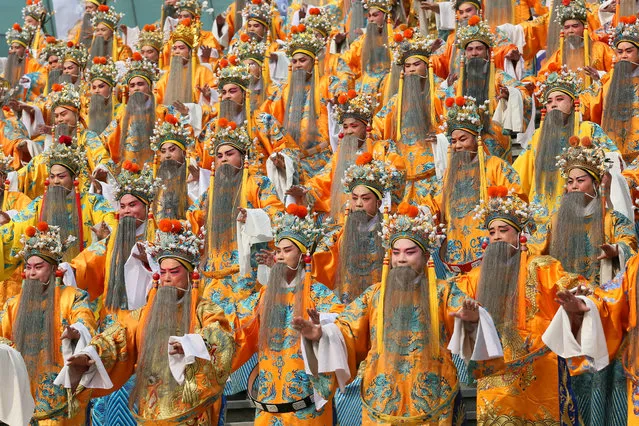 A total of 432 people wear dragon robe costumes in an attempt to set a Guinness Record for the most people performing Yu Opera together, in Zhengzhou, Henan province, China, September 17, 2016. (Photo by Reuters/China Daily)