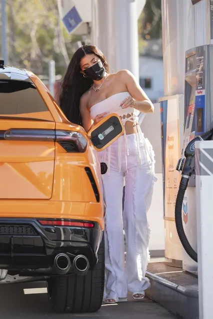 American media personality Kylie Jenner was seen making a smokin' hot pit-stop in her Orange Lamborghini Urus in Calabasas, CA on March 29, 2021. Not too done-up to pump her own gas, Kylie braved getting her white ensemble dirty and carefully loaded petrol into the car. With the California summer weather setting in, celebrities are getting back into the swing of enjoying the sun and fun. (Photo by Backgrid USA)