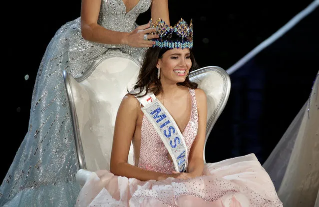 Miss Puerto Rico Stephanie Del Valle is crowned after winning the Miss World 2016 Competition in Oxen Hill, Maryland, U.S., December 18, 2016. (Photo by Joshua Roberts/Reuters)