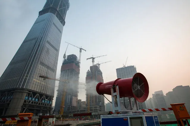A machine is used to reduce pollution at a construction side during a polluted day in Beijing, China, December 18, 2016. (Photo by Reuters/Stringer)