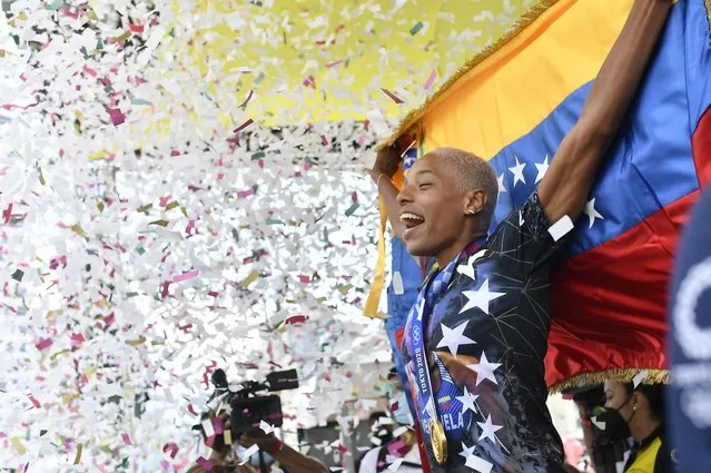 Yulimar Rojas, who won the Olympic gold medal in the women's triple jump at the 2020 Tokyo Olympic Games and set a new world record, is welcomed home upon return to Caracas, Venezuela, Tuesday, September 14, 2021. The “queen of Venezuela”, as Rojas is commonly known, earned the third gold medal in Venezuelan Olympic history. (Photo by Matias Delacroix/AP Photo)