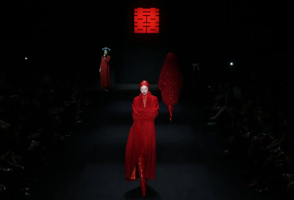 Sheguang Hu Collection at China Fashion Week