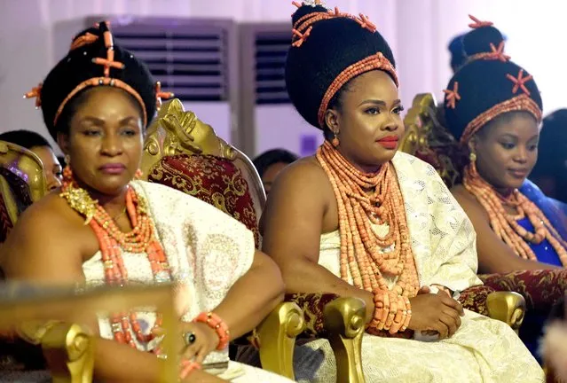 Wives of King Oba of Benin, Omo n’Oba N’Edo Uku Akpolokpolo, Ewuare II, attend the signing of documents for the repartriation to the ancient kingdom of looted artefacts by the British military force in Benin City, midwestern Nigeria, on December 13, 2021. Oba of Benin has signed relevant documents for the repatriation to the ancient kingdom of precious artefacts looted by the British soldiers during the punitive military campaign in Benin City in 1897. (Photo by Pius Utomi Ekpei/AFP Photo)