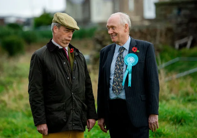 Brexit Party leader Nigel Farage (L) meets local candidate David Walker in Whitehaven, Britain, 06 November 2019. Britons go to the polls ​on 12 December in a general election. (Photo by Peter Powell/EPA/EFE)