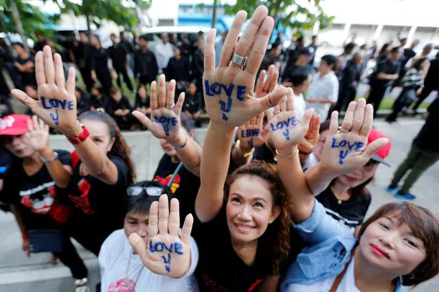 Supporters of ousted former Thai Prime Minister Yingluck Shinawatra display their palms, with the nickname of former Thai Prime Minister Yingluck Shinawatra written on them, while waiting for her arrival at the Supreme Court in Bangkok, Thailand June 29, 2017. (Photo by Chaiwat Subprasom/Reuters)