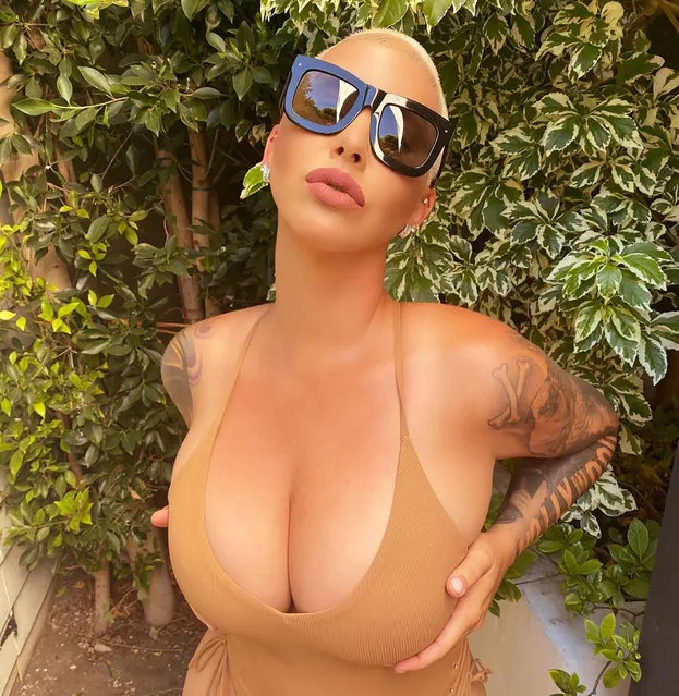 American model and television personality Amber Rose puts on a buxom display in the second decade of August 2022. (Photo by Instagram)