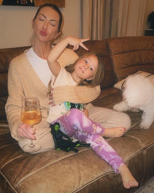 American TV personality Stassi Schroeder rang in the new year at 9pm with her kiddos while watching “Wicked”. (Photo by stassischroeder/Instagram)