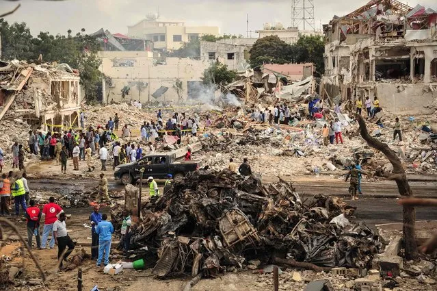 A picture taken on October 15, 2017 shows a general view of the scene of the explosion of a truck bomb in the centre of Mogadishu. (Photo by Mohamed Abdiwahab/AFP Photo)