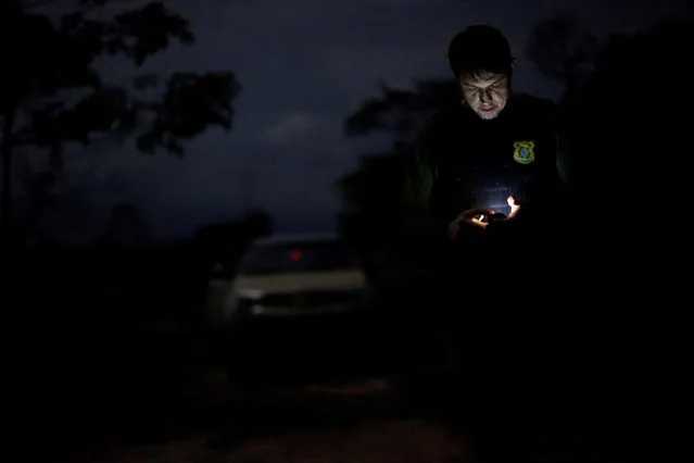 An agent of the Brazilian Institute for the Environment and Renewable Natural Resources, or Ibama, looks at a GPS device during an operation to combat illegal mining and logging, in the municipality of Novo Progresso, Para State, northern Brazil, November 10, 2016. (Photo by Ueslei Marcelino/Reuters)