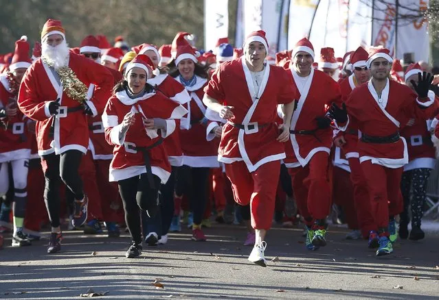 Participants in a charity Santa Run, race off from start of the event in Victoria Park, London, Britain December 4, 2016. (Photo by Peter Nicholls/Reuters)