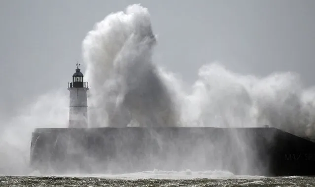 Storm Noa batters the south coast as waves break over Newhaven Lighthouse, on April 12, 2023. (Photo by Glyn Kirk/AFP Photo)