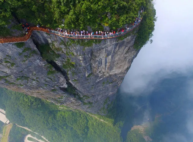 People walk on a sightseeing platform in Zhangjiajie, Hunan Province, China, August 1, 2016. (Photo by Reuters/Stringer)