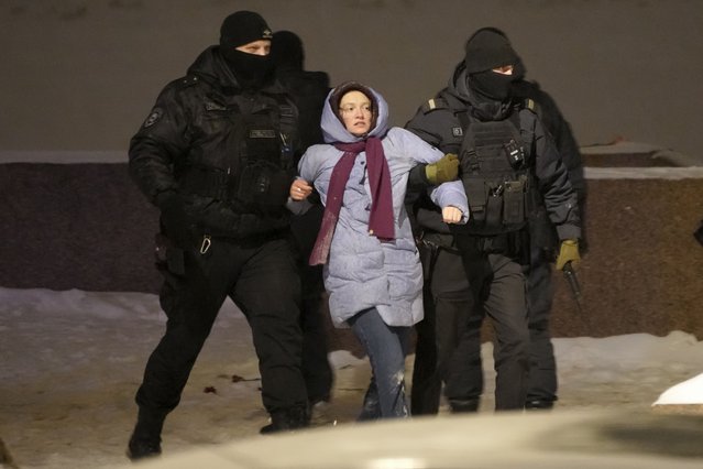 Police officers detain a woman who laid flowers for Alexei Navalny at the Memorial to Victims of Political Repression in St. Petersburg, Russia on Friday, February 16, 2024. Russian authorities say that Alexei Navalny, the fiercest foe of Russian President Vladimir Putin who crusaded against official corruption and staged massive anti-Kremlin protests, died in prison. He was 47. (Photo by AP Photo)