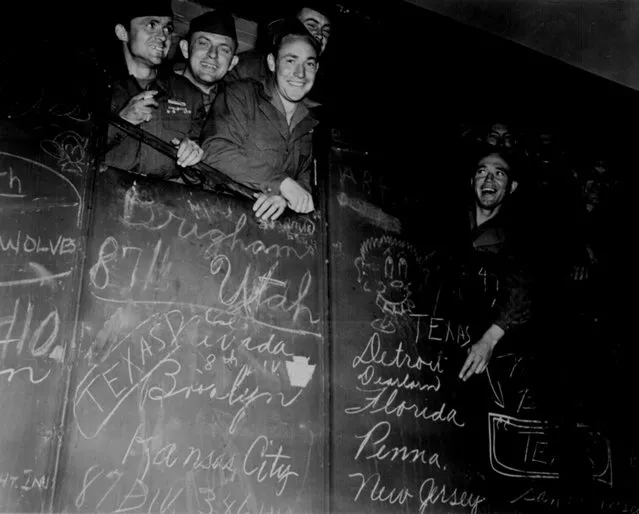 Veterans, the first to be sent home and discharged under the Army's new point system, head for the port of Le Havre, France, on May 25, 1945, in this handout photo provided by the United States Department of Defence. (Photo by Reuters/United States Department of Defence)
