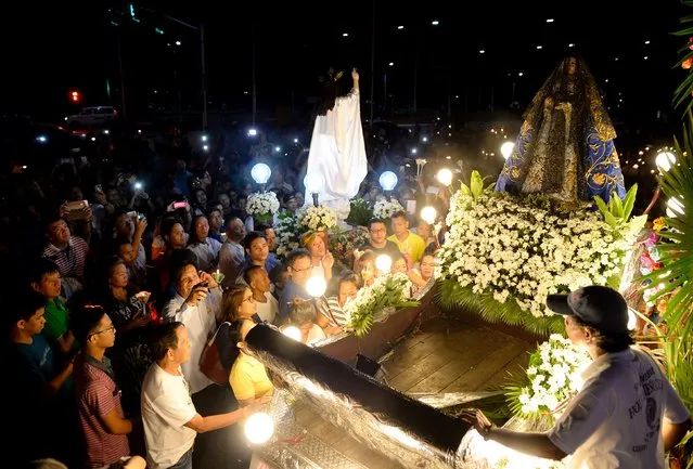 The statue of Mother Mary and Jesus Christ face each other during a mass in celebration of Easter Sunday outside the Malate Church in Manila to mark the resurrection of Jesus Christ on March 27, 2016. Christian believers around the world are marking the Holy Week of Easter in celebration of the crucifixion and resurrection of Christ. (Photo by Noel Celis/AFP Photo)