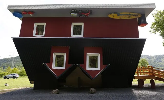 General view of the “Crazy House”, which is completely built upside-down, in the village of Affoldern near the Edersee lake, May 7, 2014. Three friends came up with the idea to build the tourist attraction, which cost about 200,000 euros and took some six weeks to complete. (Photo by Kai Pfaffenbach/Reuters)