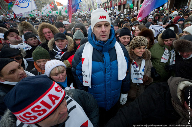 Presidential candidate Mikhail Prokhorov (C), who is running against Vladimir Putin in the March elections, makes his way to Bolotnaya Square with protesters on February 4, 2012 in Moscow, Russia