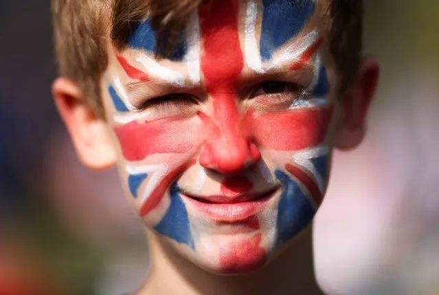 Joe Ferguson (9), with a Union Jack flag painted on his face, looks on, as royal enthusiasts gather along The Mall for the Queen's Platinum Jubilee celebrations in London, Britain on June 2, 2022. (Photo by Tom Nicholson/Reuters)