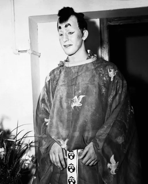 Pfc. Stanley Hughes, of Canon City, Colorado, the Nobel Lord “Rish-Tush” in the GI presentation of the “Mikado” at the Ernie Pyle Theatre in Tokyo, Japan on August 25, 1946, awaits his cue before going on the stage. The special services detachment production unit of the Eighth Army in Japan produced the show. (Photo by Charles Gorry/AP Photo)