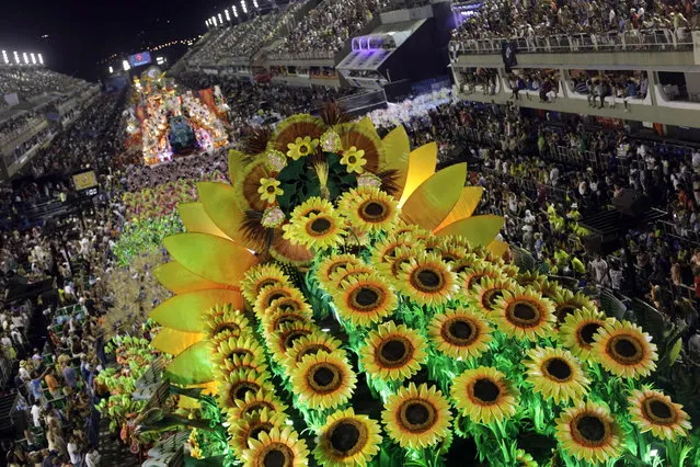 Revellers from the Vila Isabel samba school participate in the annual Carnival parade in Rio de Janeiro's Sambadrome February 12, 2013. (Photo by Ricardo Moraes/Reuters)