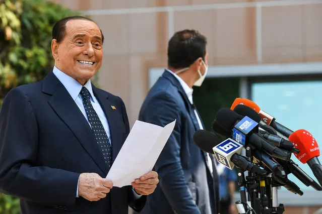 Former Italian prime minister Silvio Berlusconi addresses the media, as he leaves the San Raffaele Hospital in Milan on September 14, 2020 after he tested posititive for coronavirus and was hospitalied since September 3. (Photo by Piero Cruciatti/AFP Photo)