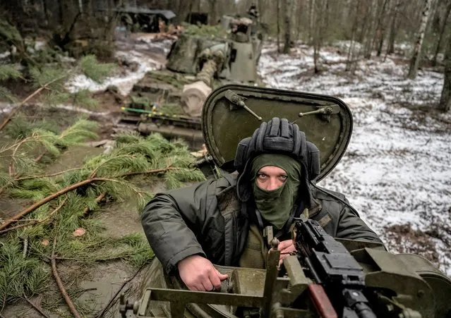 Ukrainian servicemen attend a drill of armed forces at the border with Belarus, amid Russia's attack on Ukraine near Chornobyl, Ukraine on February 2, 2023. (Photo by Viacheslav Ratynskyi/Reuters)