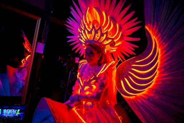 Contestant Sofia Miya of Australia prepares to go on stage during the Miss International Queen 2015 transgender/transsexual beauty pageant in Pattaya, Thailand, November 6, 2015. (Photo by Athit Perawongmetha/Reuters)