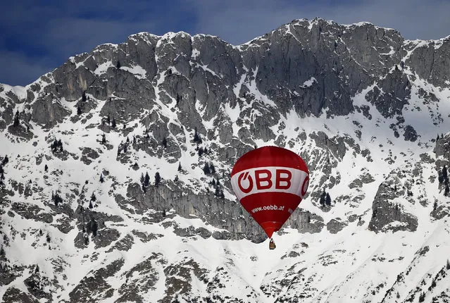 A hot air balloon floats upwards during the International Balloon trophy in the village of Filzmoos January 14, 2015. Over 35 hot air balloons from all over Europe participated in the weeklong event in the middle of the Austrian Alps. (Photo by Leonhard Foeger/Reuters)