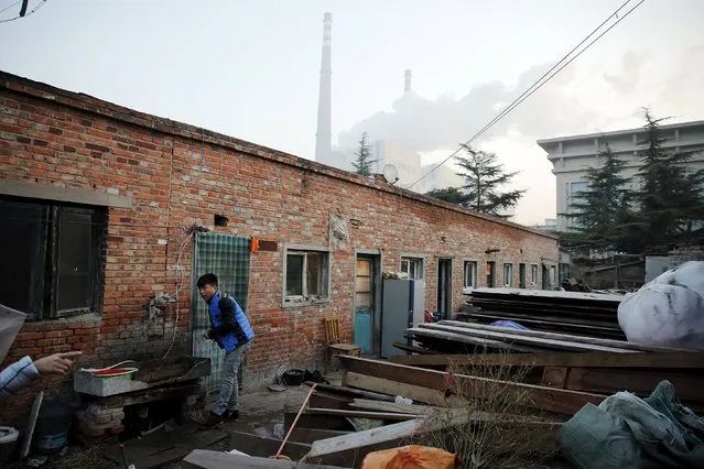A migrant worker brushes teeth outside his accommodation in an area next to a coal power plant in Beijing during a smog-free and also the last day of the city's first "red alert" for air pollution, December 10, 2015. (Photo by Damir Sagolj/Reuters)