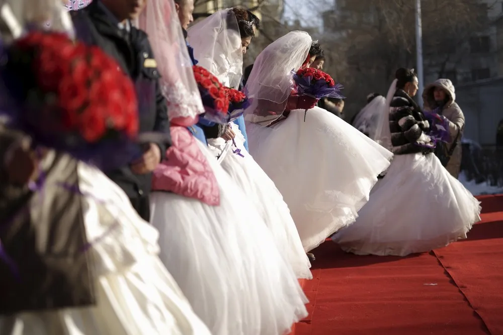 Couples Wed in Mass Nuptials at China Ice Festival