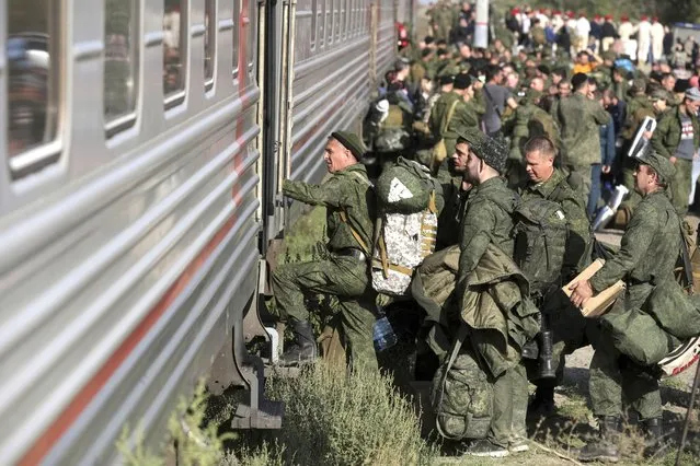 Russian recruits take a train at a railway station in Prudboi, Volgograd region of Russia, September 29, 2022. Since Russian President Vladimir Putin announced his mobilization on Sept. 21 for the war in Ukraine, independent media, human rights activists and draftees themselves have painted a bleak picture of a haphazard, chaotic and ethnically biased effort to round up as many men as possible and push them quickly to the front, regardless of skill or training. (Photo by AP Photo/Stringer)