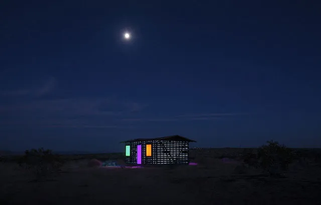 House Of Mirror In The Californian Desert, USA